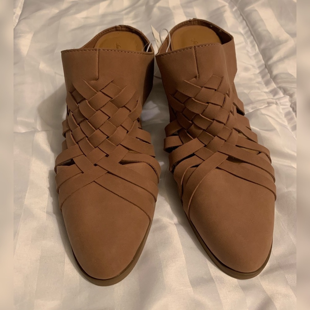 Universal Thread Booties - Picture 2 of 5